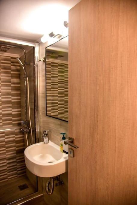 Ομορφο Διαμερισμα Apartment Atena Exterior foto